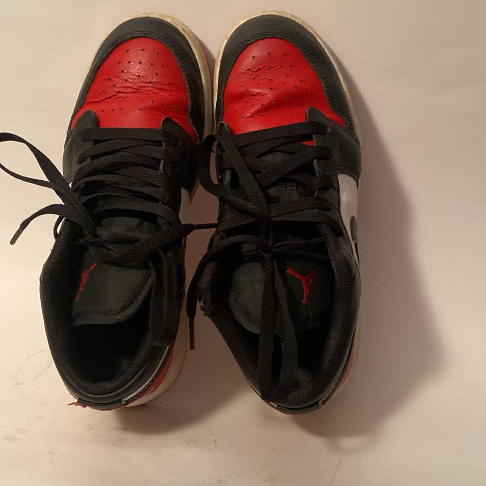Nike Air Jordan Sneakers 1 Low Bred Toe (GS) Size 4.5 Y (553560-612)